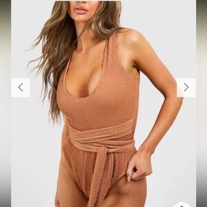 BOOHOO CRINKLE BELTED SCOOP SWIMSUIT BUBBLEGUM PINK SIZE 10US